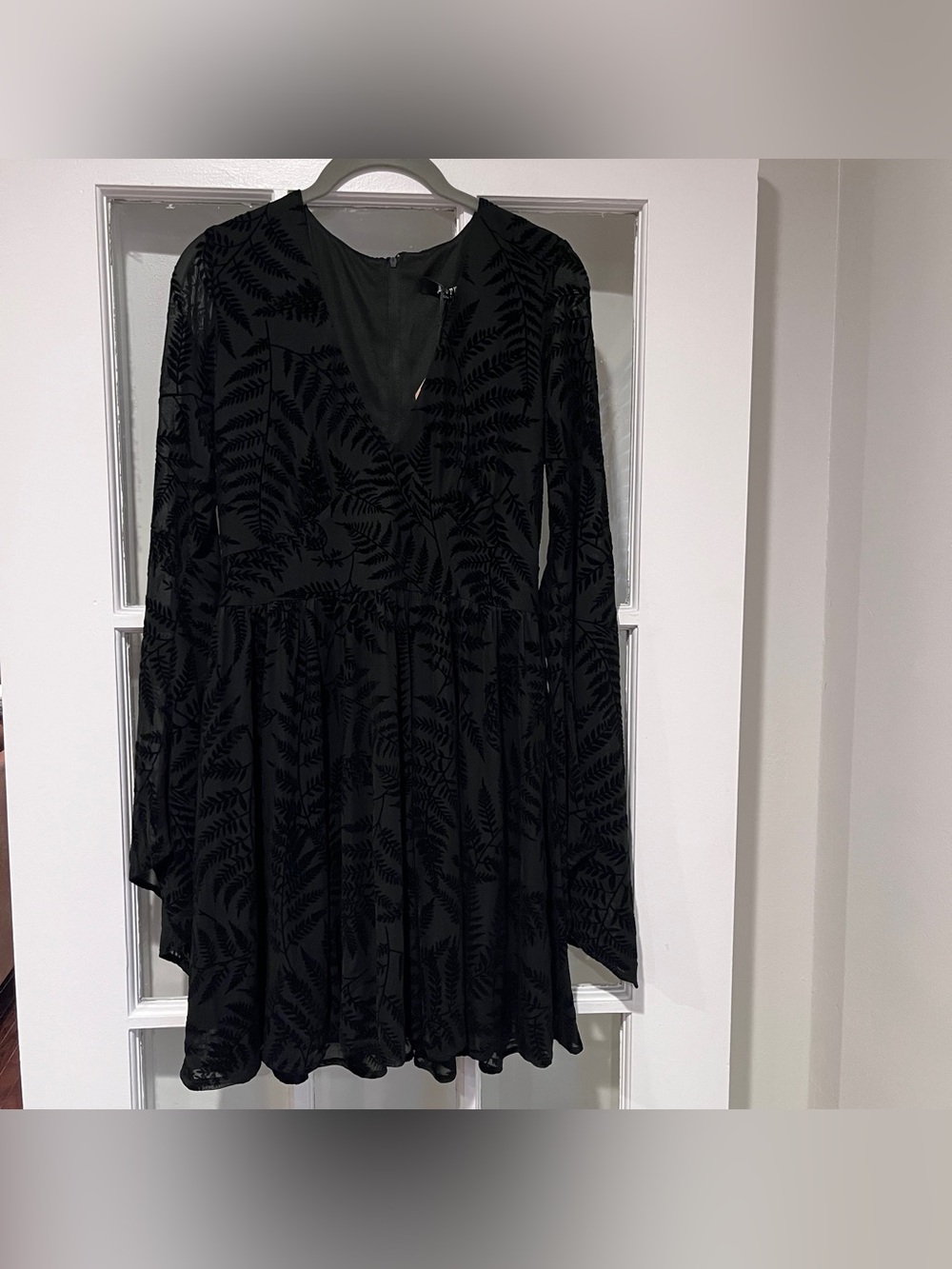 NWT Disturbia Lunafern Fern Leaf Flocked Mesh Flute Sleeve Black Mini Dress Sz 6 - Picture 7 of 13